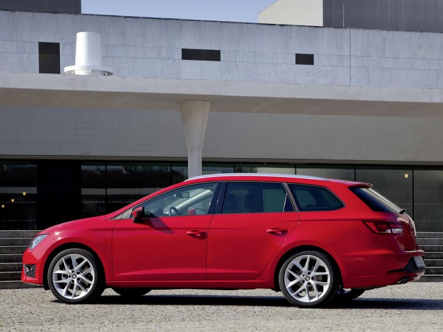  Seat Leon ST FR 2013 года  (фото 6 из 18)